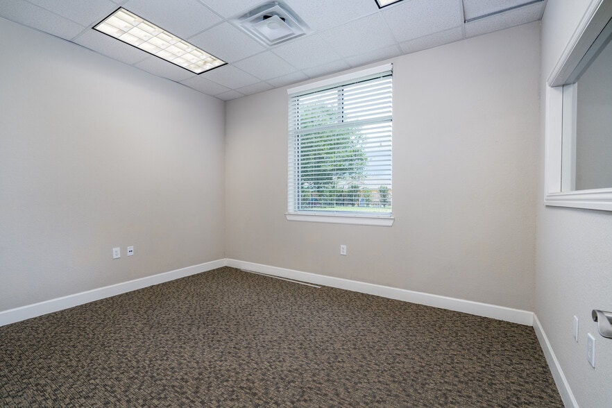 More Photos Of 20008 Champion Forest Dr, Spring Office For Sale