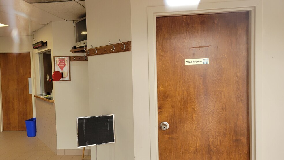 More Photos Of 274 Dundas St E, Belleville Medical For Lease