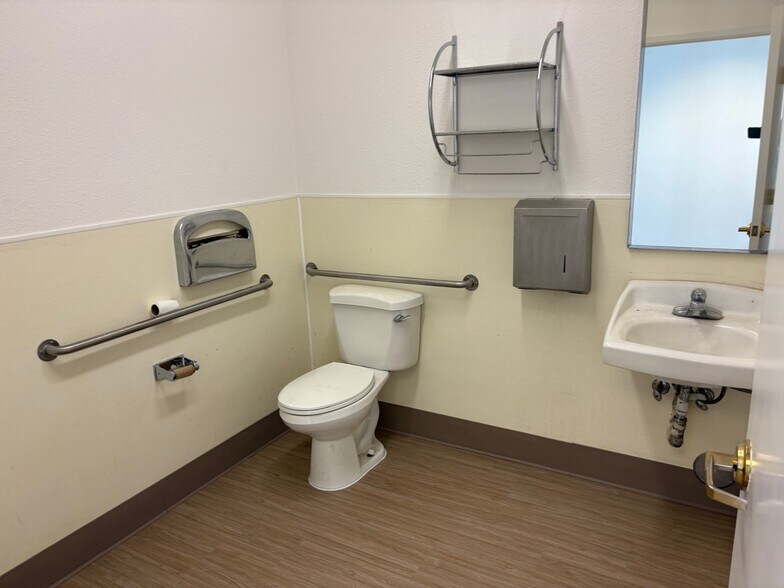 More Photos Of 285 Bel Marin Keys Blvd, Novato Light Manufacturing For Lease