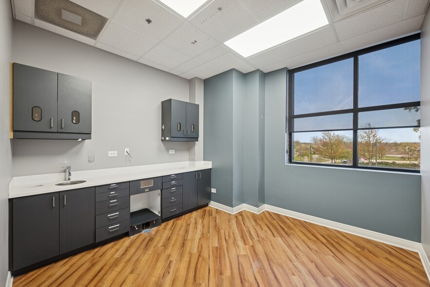 More Photos Of 2300 Lehigh Ave, Glenview Storefront Retail Office For Lease