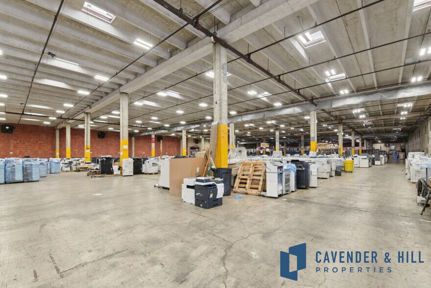 More Photos Of 3200 E Houston St, San Antonio Warehouse For Sale