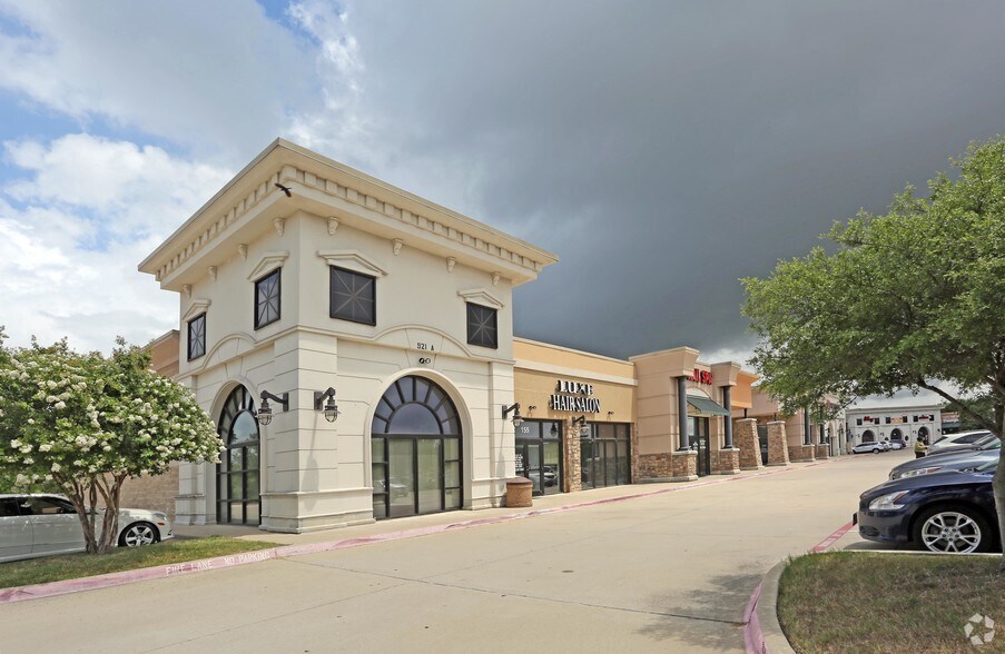 More Photos Of 921 W Belt Line Rd, DeSoto Freestanding For Lease