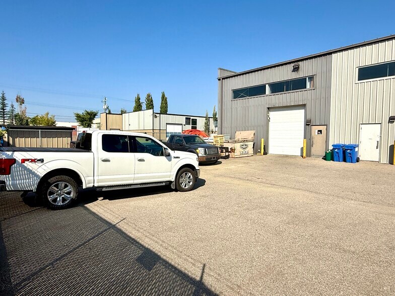 More Photos Of 4351 104th Ave SE, Calgary Warehouse For Sale