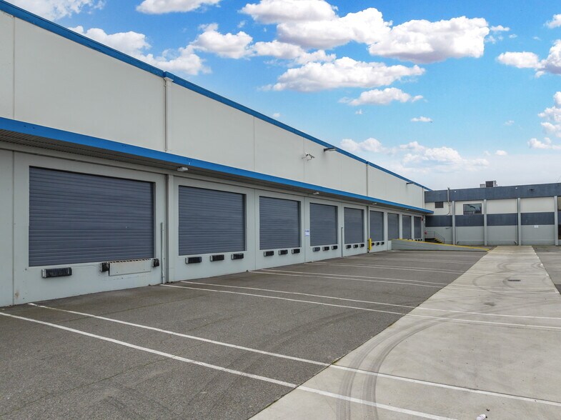 More Photos Of 2400-2450 8th Ave S, Seattle Distribution For Lease