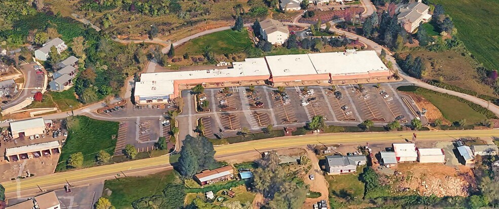 More Photos Of 821-909 S Main St, Myrtle Creek General Retail For Sale
