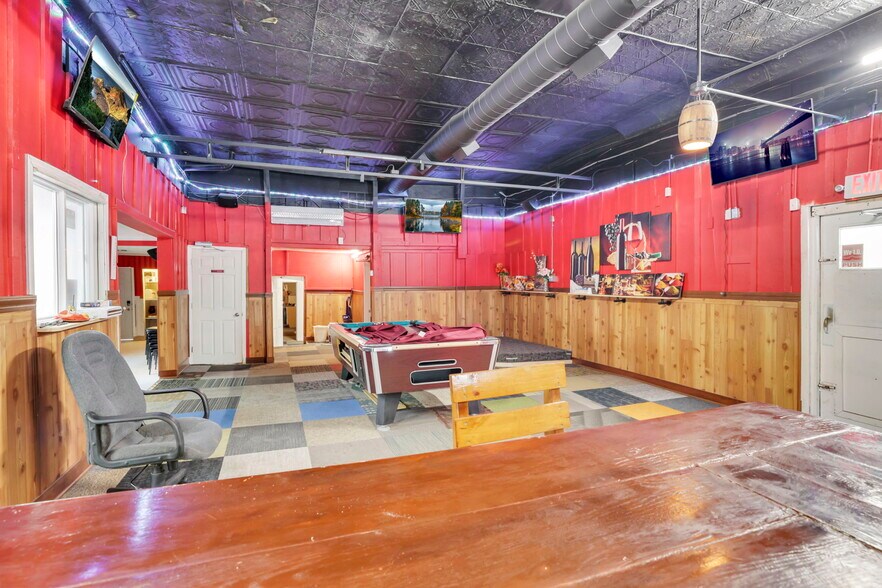 More Photos Of 11472 Broad St SW, Pataskala Bar For Lease