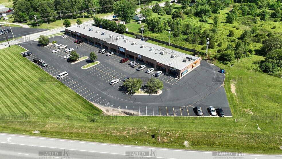More Photos Of 1600-1694 US Highway 60 E, Republic Storefront Retail Office For Lease