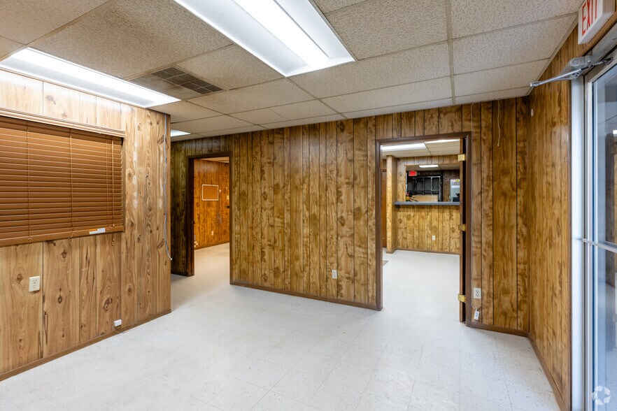 More Photos Of 1550 Laredo Dr, Odessa Warehouse For Sale