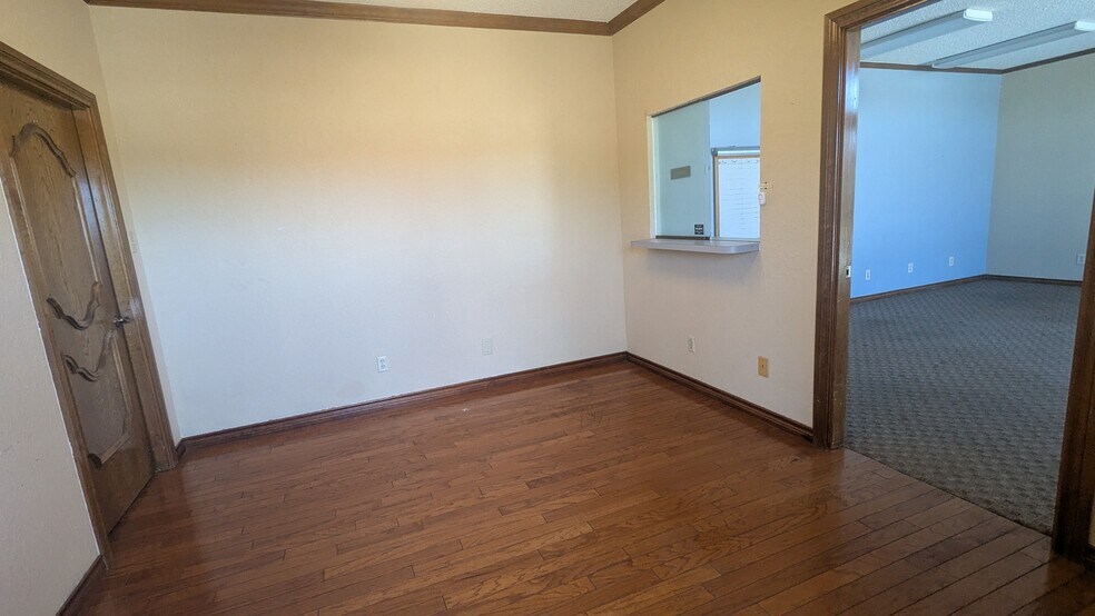 More Photos Of 304 Harwood Rd, Bedford Medical For Lease