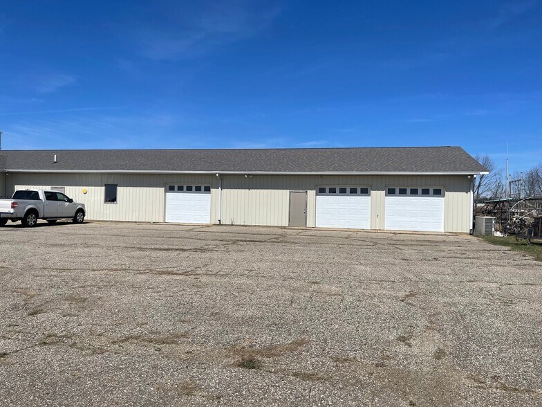 More Photos Of 15675 Morris Industrial Dr, Schoolcraft Industrial For Sale