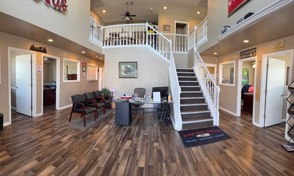 More Photos Of 13239 S Interstate 35, Valley View Manufacturing For Lease