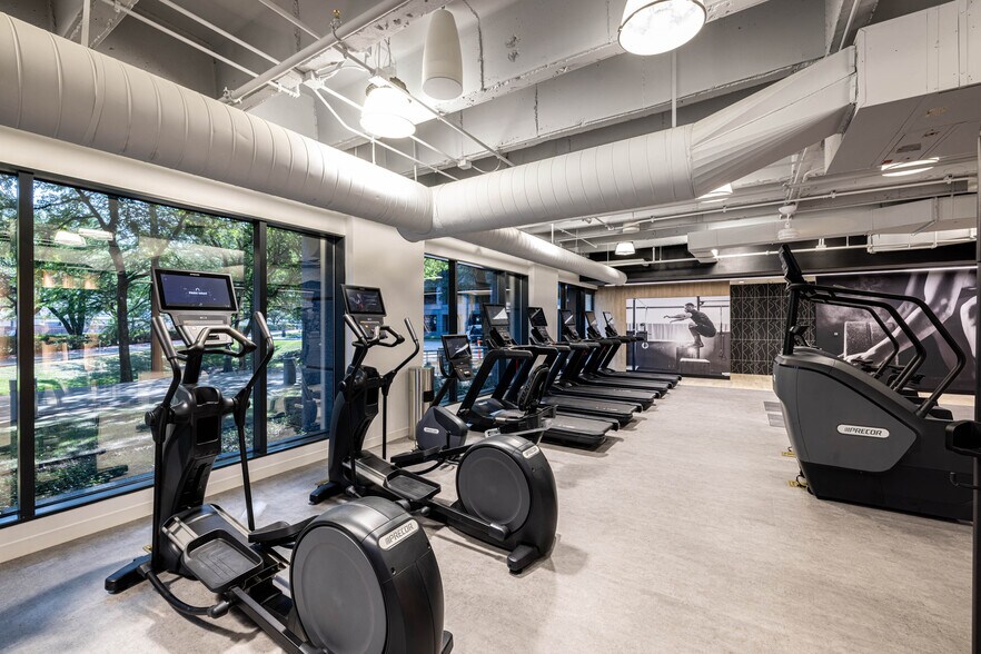 More Photos Of 1501-1507 Lyndon B Johnson Fwy, Dallas Unknown For Lease