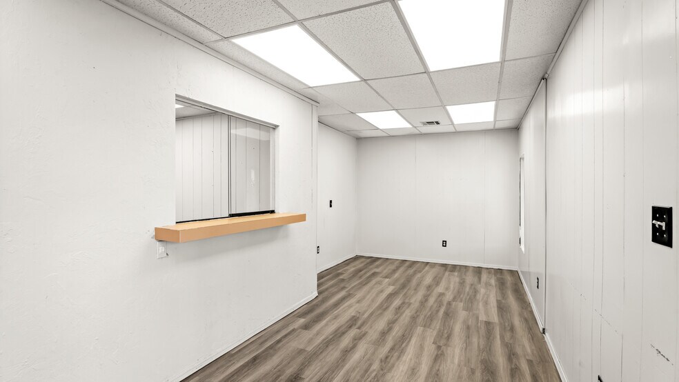 More Photos Of 8720 S Penn Ave, Oklahoma City Office For Sale