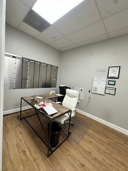 More Photos Of 25091 Bernwood Dr, Bonita Springs Showroom For Sale