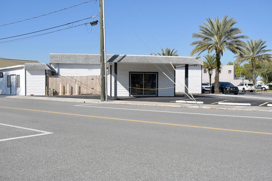 More Photos Of 212 Main St, Auburndale Flex For Sale