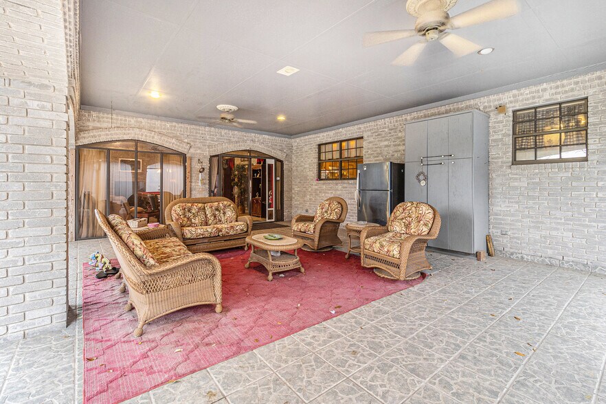 More Photos Of 1454 Oday Rd, Pearland Light Manufacturing For Sale