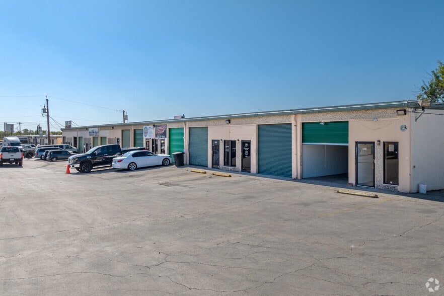 More Photos Of 10415 Perrin Beitel Rd, San Antonio Unknown For Lease