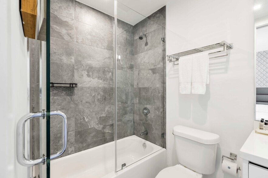 More Photos Of 538 Meridian Ave, Miami Beach Hospitality For Sale