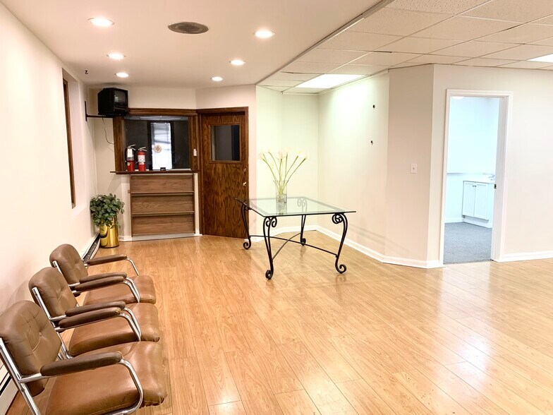 More Photos Of 7107 W Belmont Ave, Chicago Medical For Sale