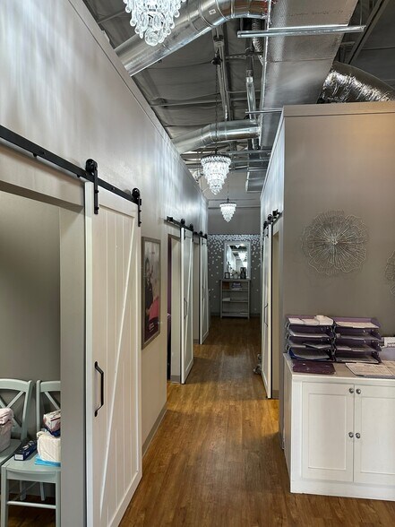 More Photos Of 120 Paragon Ln, El Paso Office For Lease