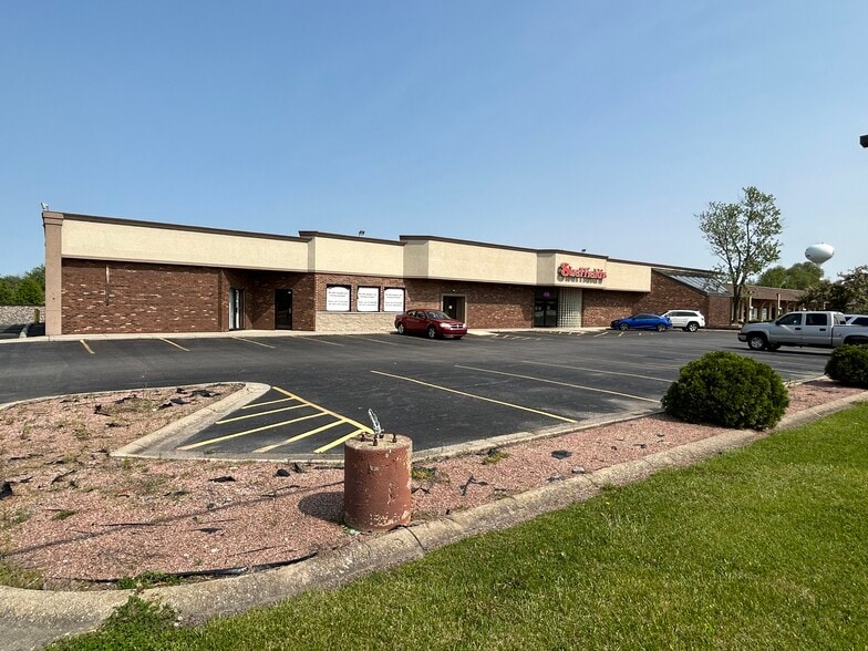 More Photos Of 1027 Sheffield Ave, Dyer Restaurant For Lease
