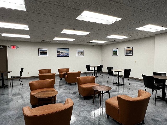 More Photos Of 131 W 10th St, Dubuque Medical For Lease