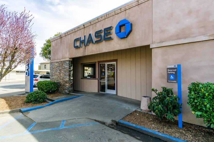 More Photos Of 234 S Main St, Willits Bank For Lease