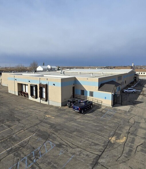 More Photos Of 601 Main St, New Town Warehouse For Lease