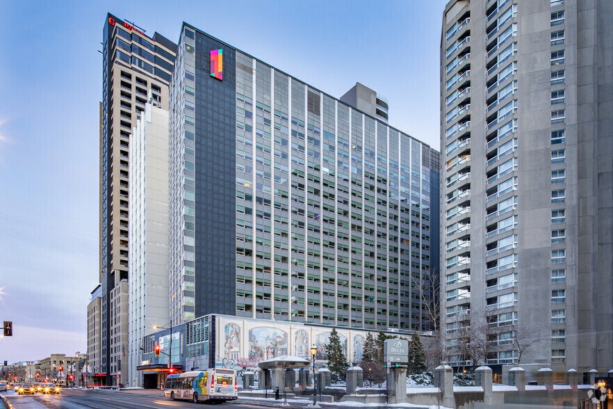 Primary Photo Of 420 Rue Sherbrooke O, Montréal Apartments For Lease