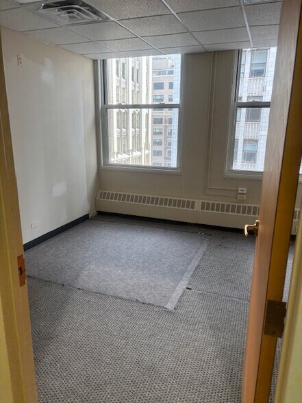 More Photos Of 111 N Wabash Ave, Chicago Office For Sale