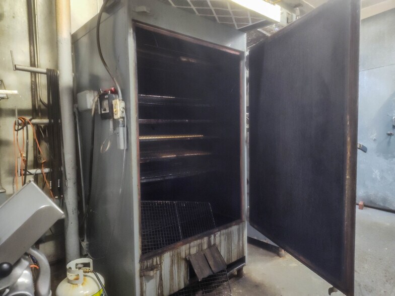 More Photos Of 445 W Maple St, Slater General Retail For Sale