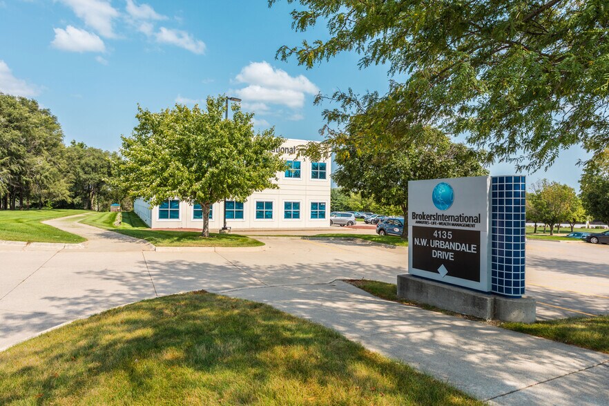 More Photos Of 4135 NW Urbandale Dr, Urbandale Office For Sale