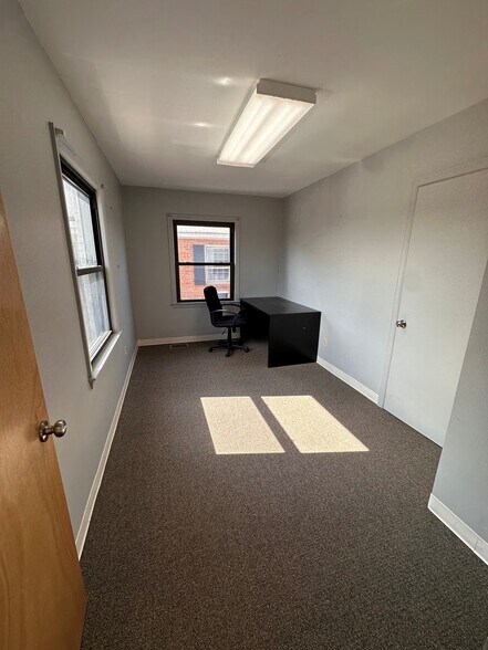 More Photos Of 23 Erlanger Rd, Erlanger Office Residential For Lease