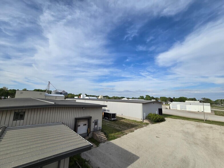 More Photos Of 403 W 1st St, Wilton Manufacturing For Sale