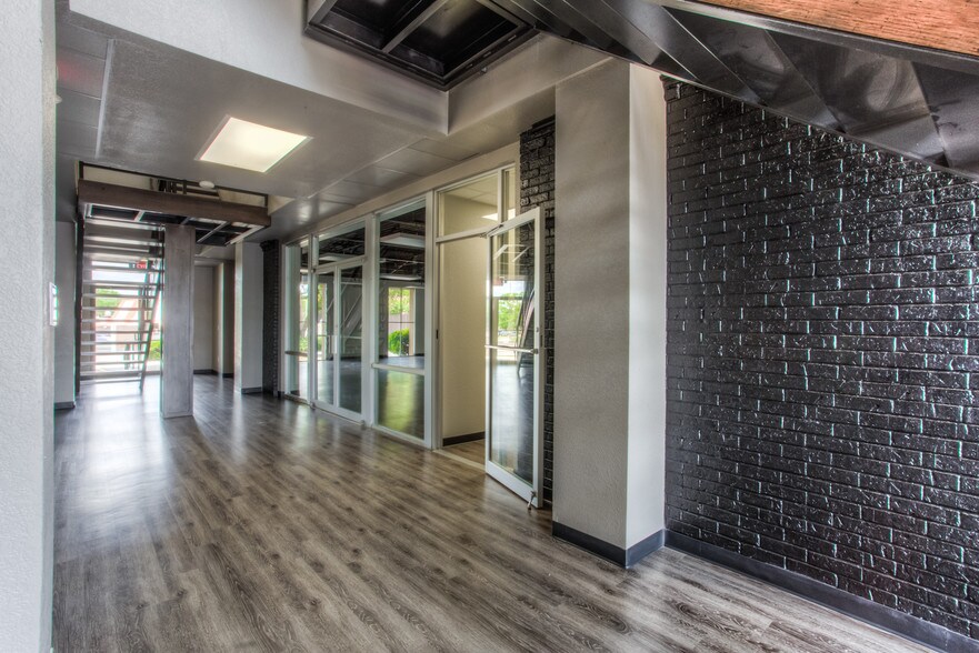 More Photos Of 6464 Brentwood Stair Rd, Fort Worth Office For Sale