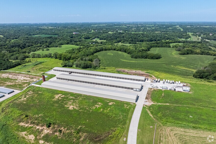 More Photos Of 14600 N US Highway 169, Smithville Self Storage For Lease