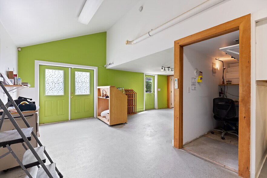 More Photos Of 152 Fairfield St, Oakland Flex For Sale