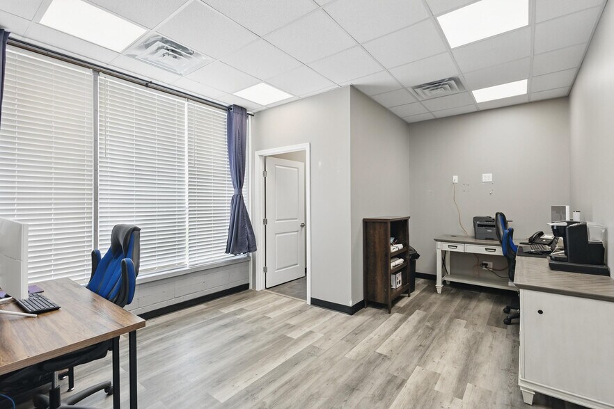 More Photos Of 581 E Cherry St, Troy Freestanding For Sale