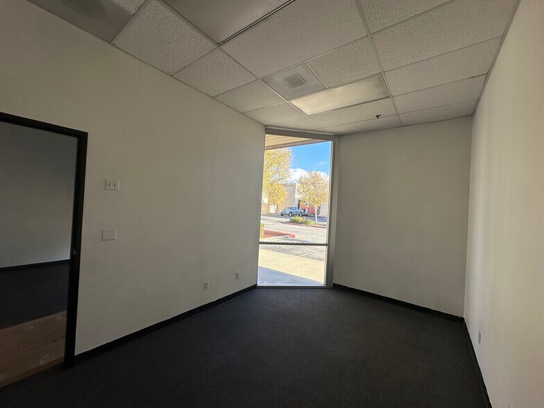More Photos Of 41519 Cherry St, Murrieta Warehouse For Lease