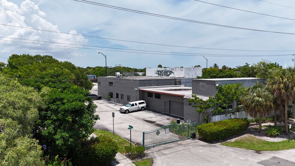 More Photos Of 1500 E Commercial Blvd, Fort Lauderdale Storefront Retail Office For Sale