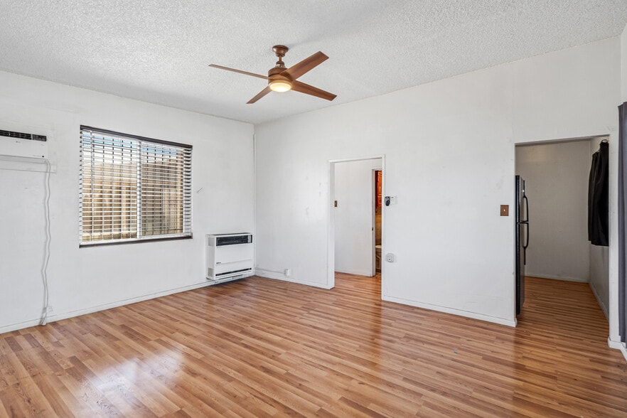 More Photos Of 8837 E Palmdale Blvd, Palmdale Research And Development For Sale