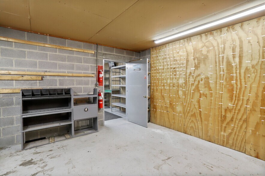 More Photos Of 12258 Buchanan Trl W, Mercersburg Flex For Lease