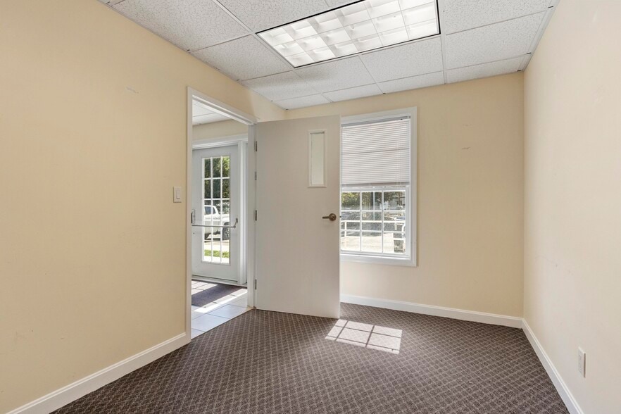 More Photos Of 206 Southbridge St, Auburn Office For Lease