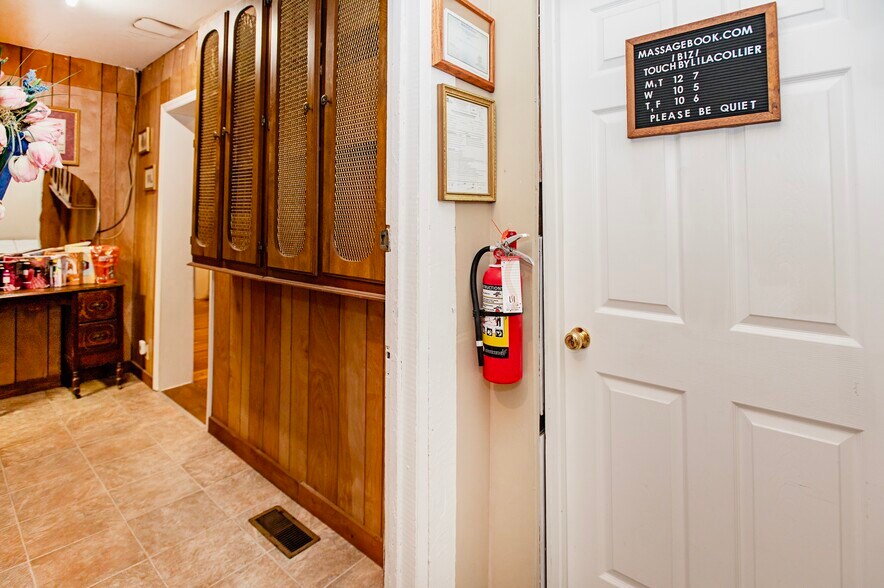 More Photos Of 400 Main St, Clinton Freestanding For Sale