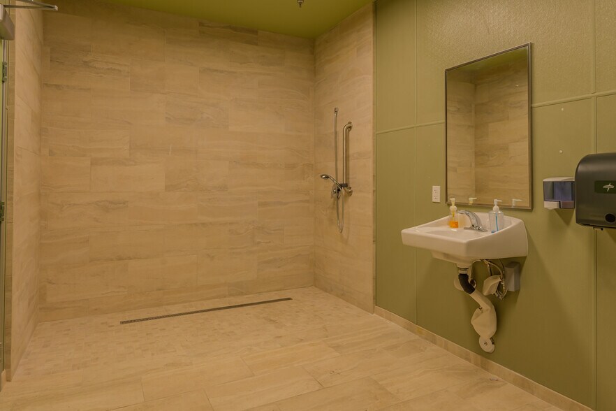 More Photos Of 42389 Winchester Rd, Temecula Warehouse For Sale