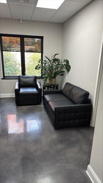 More Photos Of 6223 Highland Place Way, Knoxville Office For Lease