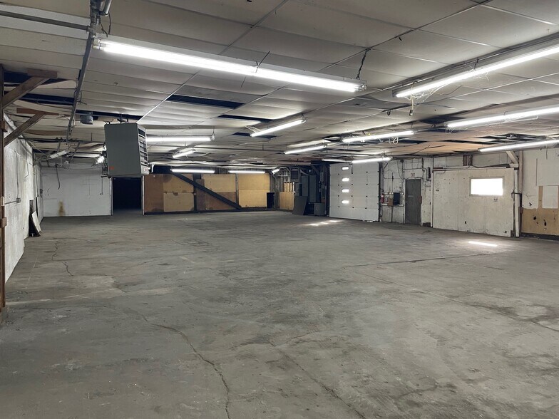 More Photos Of 105 N 9th Ave, Evansville Warehouse For Sale