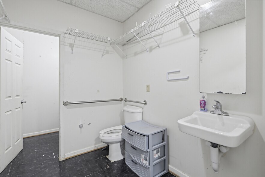 More Photos Of 50 E Franklin St, Hagerstown Storefront Retail Residential For Lease