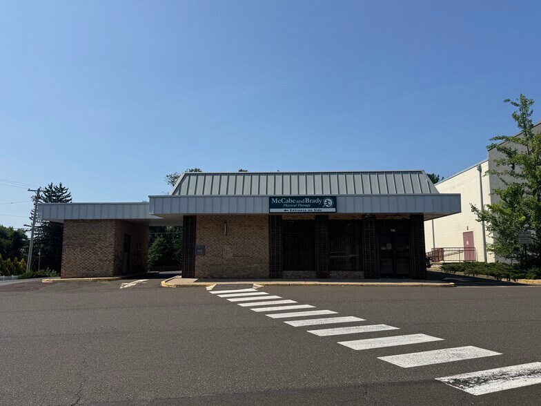 More Photos Of 426 Town Ctr, New Britain Unknown For Lease