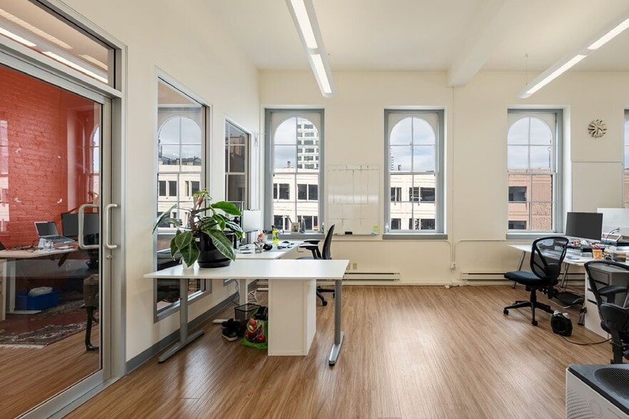More Photos Of 733 Johnson St, Victoria Storefront Retail Office For Lease